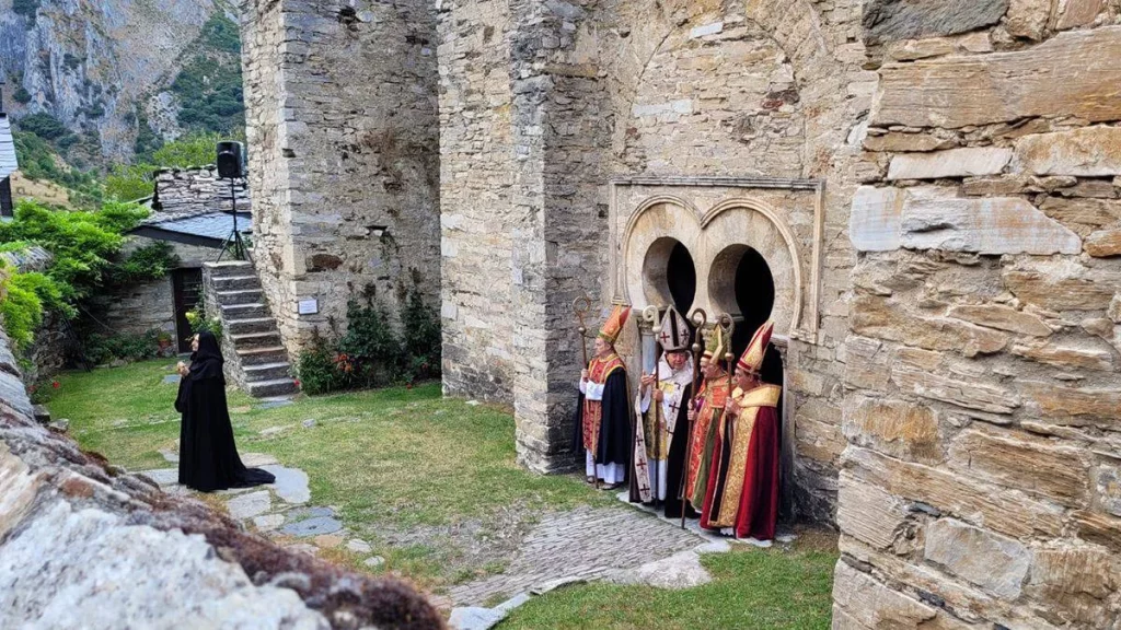 ChatGPT elige el pueblo más bonito de Castilla y León: ni Pedraza ni Frías están en la lista 1 Moncloa Los mejores secretos de Peñalba de Santiago que rescata ChatGPT