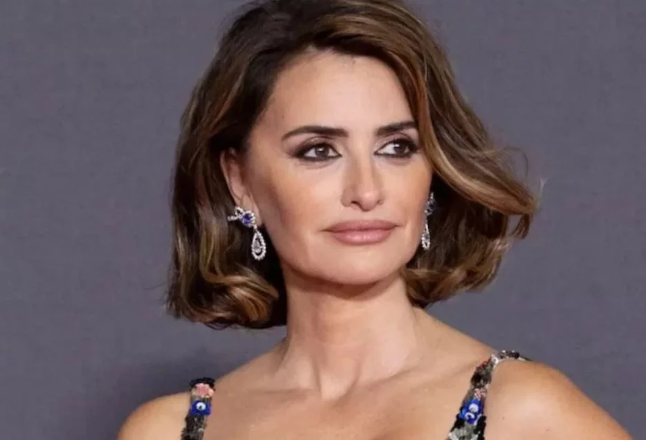 Penélope Cruz sigue esta técnica china para un rostro joven y luminoso: ahora pruébala tú 2 Moncloa ¿Es seguro el tratamiento de acupuntura que Penélope Cruz se realiza?