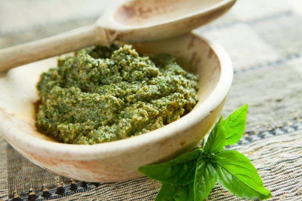 La solución refrescante para tus platos en la ola de calor: pesto de menta y nueces