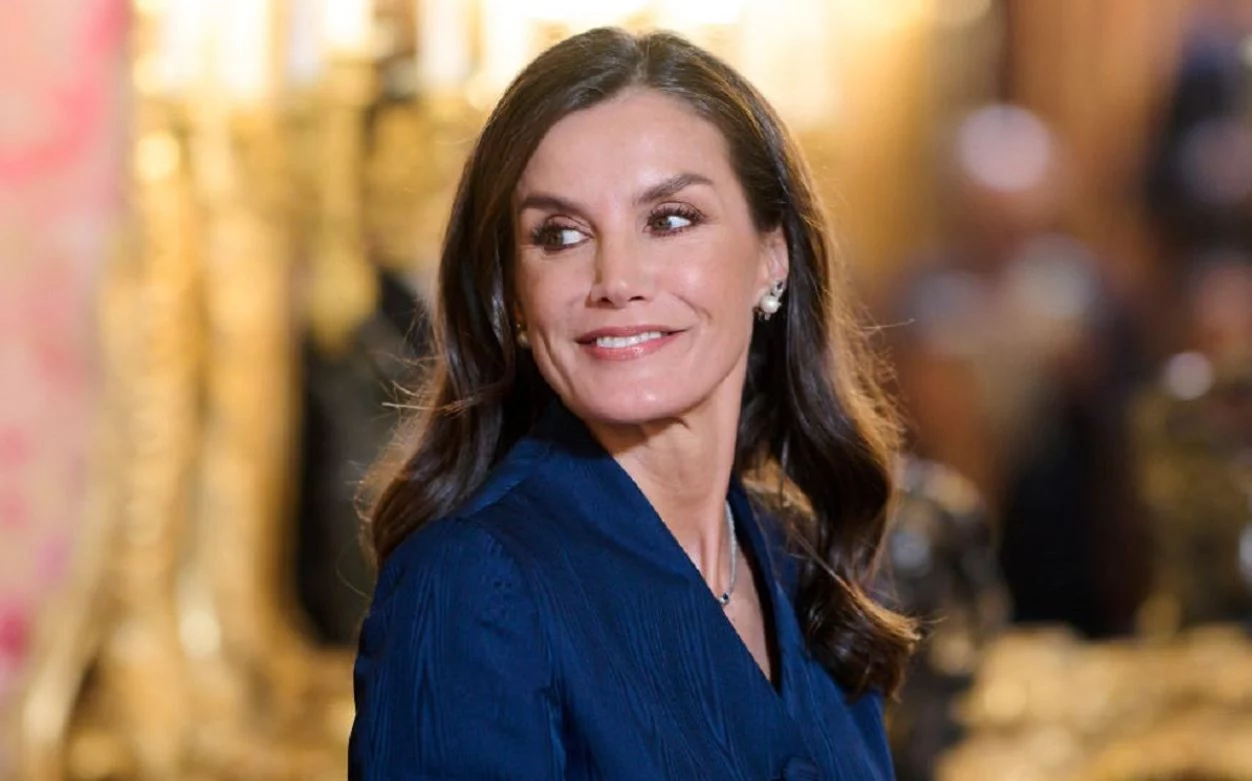 La reina Letizia se confiesa: la infusión antiinflamatoria que usa para su piel