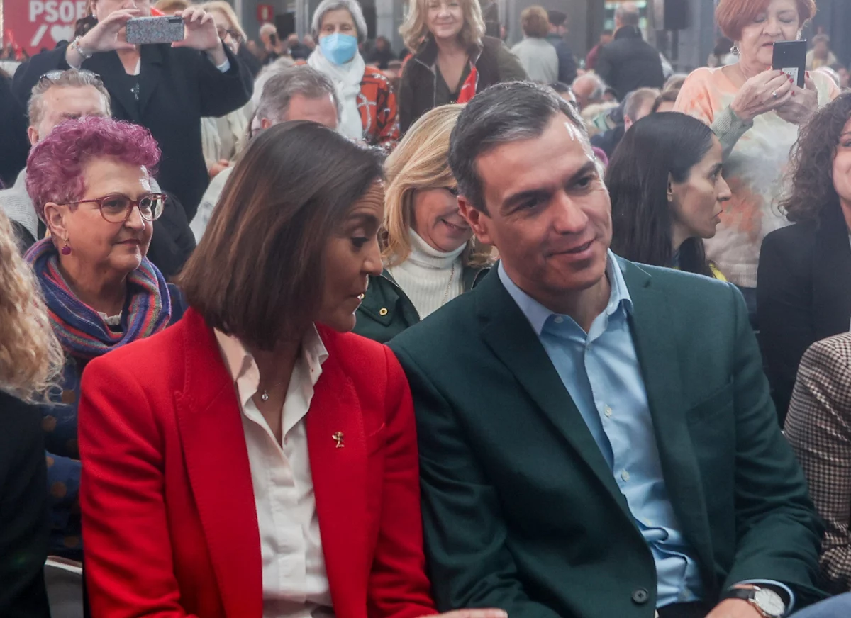 Reyes Maroto junto a Pedro Sánchez en un acto en Madrid