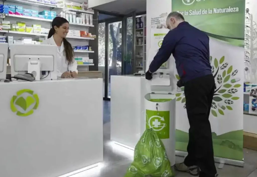 No tires el blíster del medicamento en la basura de casa: este es el lugar correcto 2 Moncloa ¿Cómo depositar adecuadamente un blíster?
