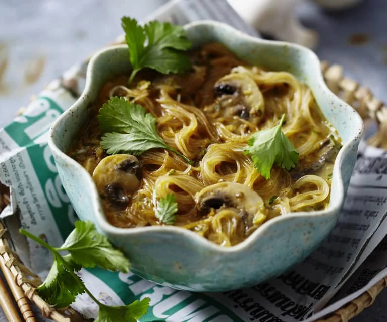Sopa asiática de champiñones al curry (sin gluten) en Thermomix: un caldo aromático que te transportará a Asia 1 Moncloa Ingredientes para una sopa asiática perfecta
