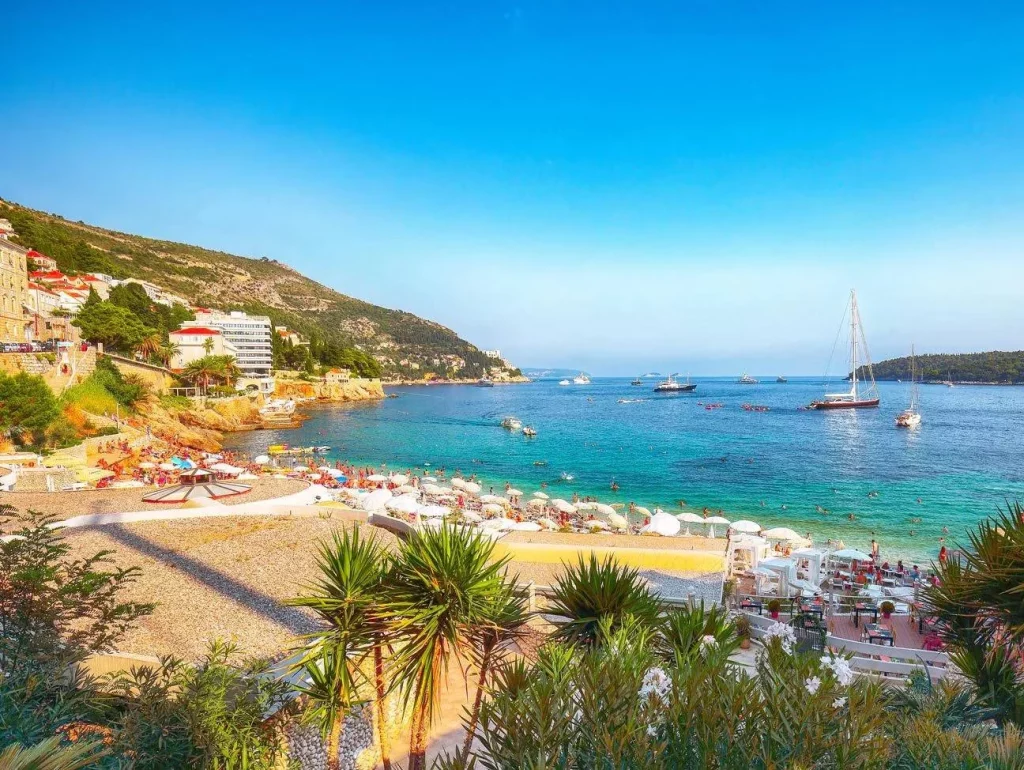 La belleza europea a dos horas de Barcelona ideal para otoño, ¡y por menos de 30 euros! 1 Moncloa La ciudad europea con las mejores playas y reservas naturales