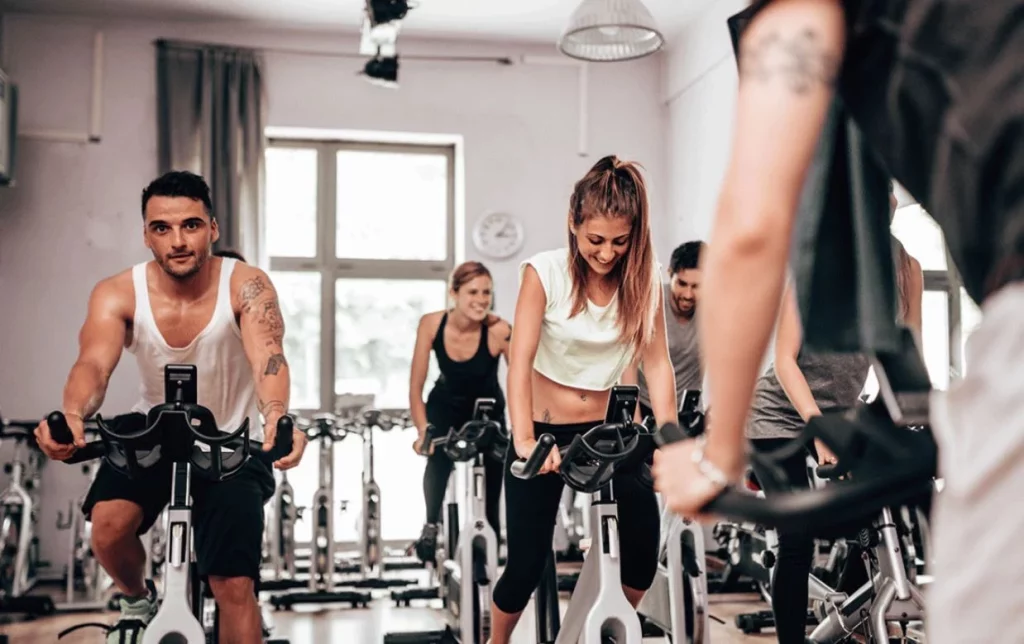 El ejercicio de 30 minutos que te hará quemar grasa más rápido que correr o caminar 1 Moncloa ¿Por qué elegir el spinning como ejercicio cardiovascular?