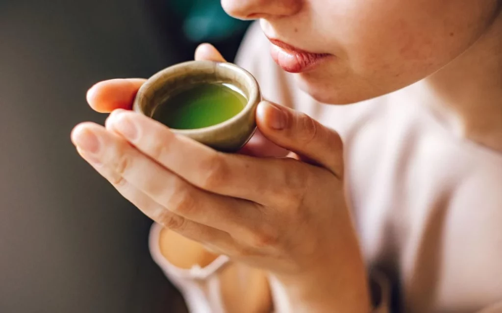 El secreto mejor guardado de las abuelas: la infusión que elimina peso sin rebote, adorada por médicos 2 Moncloa ¿Este secreto de la abuela es suficiente?