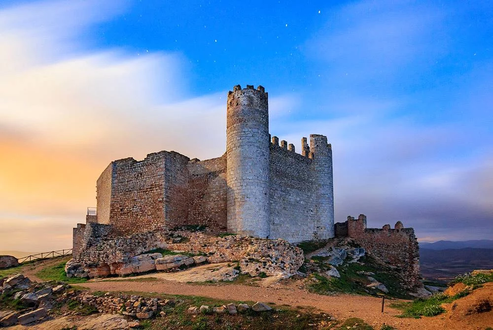 El destino de verano más trendy de Cataluña: un pueblo con playas y calas de ensueño cerca de Aragón 1 Moncloa El destino que lo reúne todo: gastronomía y paisajes de ensueño