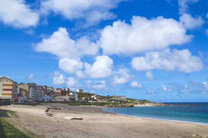 Comprar casa en la costa de España a precio bajo es posible: estos son los pueblos más baratos