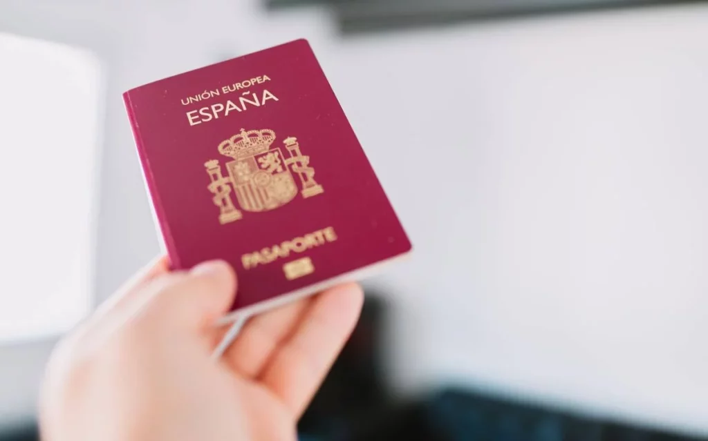 A partir de noviembre, Europa deja atrás el pasaporte: esto es lo que cambia 1 Moncloa Cómo será el nuevo pasaporte en Europa