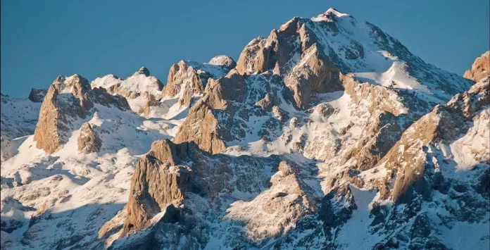 Picos de Europa guarda un rincón helado: el tesoro gélido que nunca se descongela