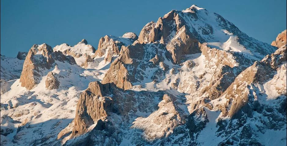 Picos de Europa guarda un rincón helado: el tesoro gélido que nunca se descongela