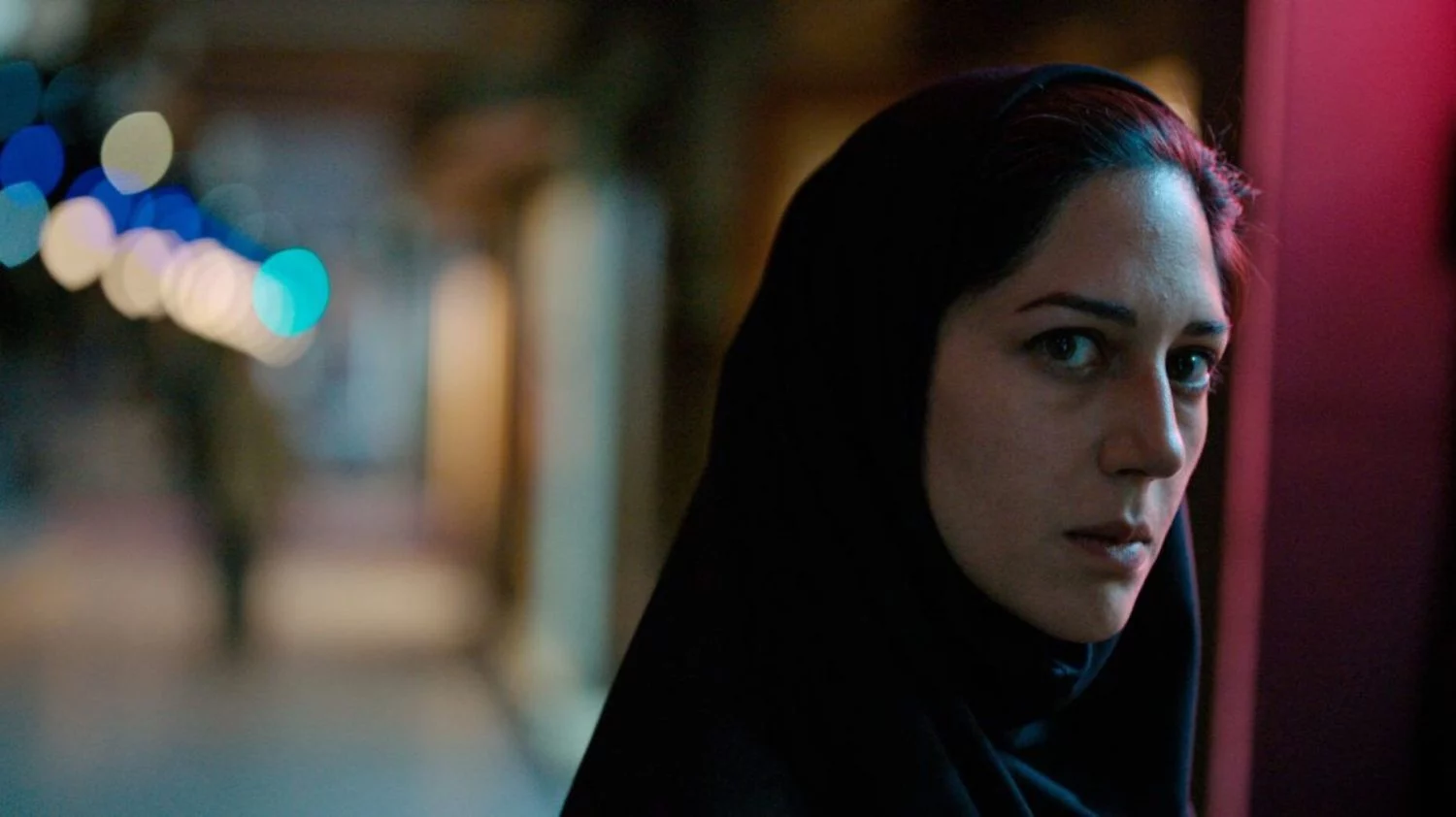 Prohibida en su estreno, ahora arrasa en Netflix y la debes ver hoy mismo antes de que la quiten 1 Moncloa El drama policial iraní que logró convertirse en todo un furor dentro de Netflix