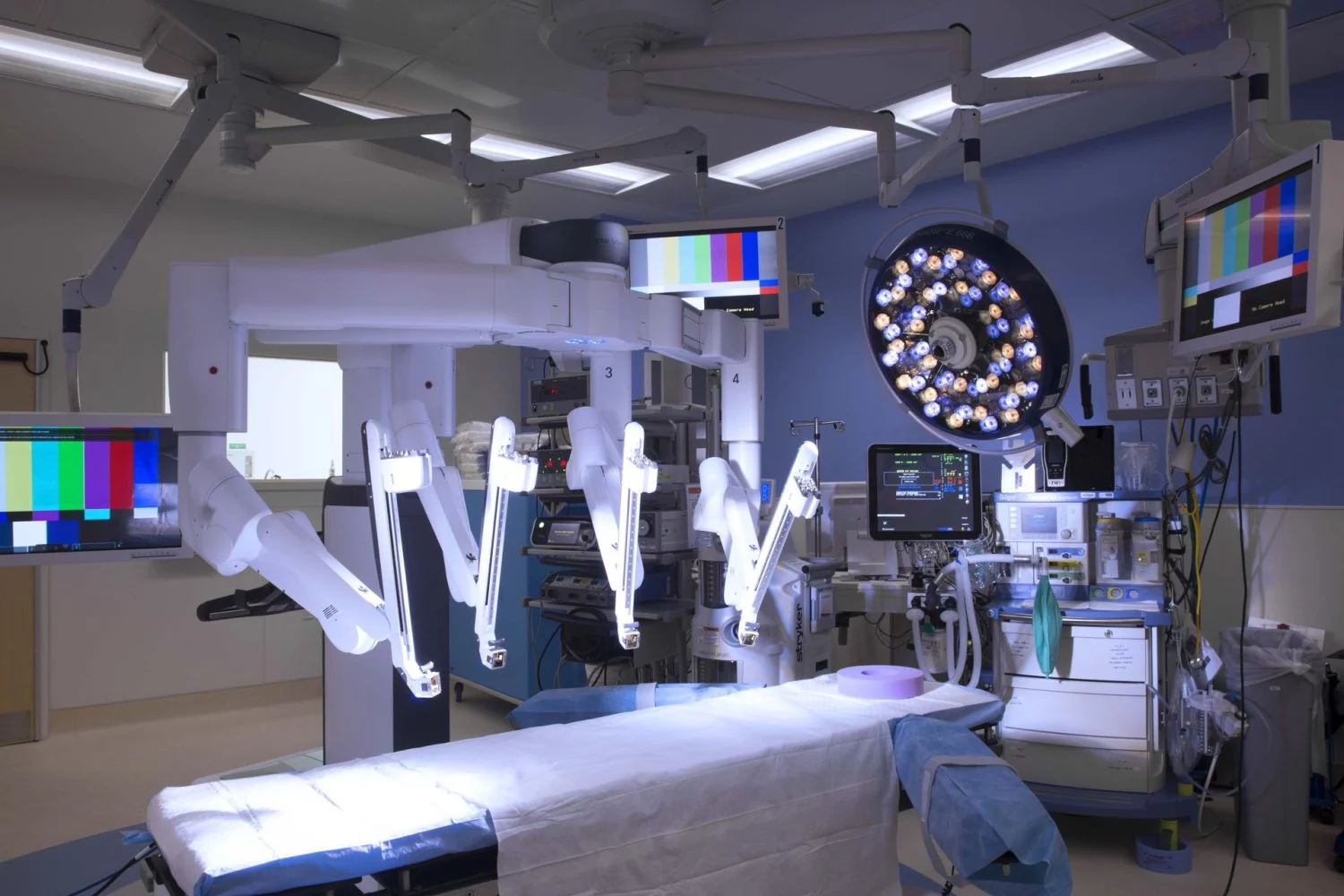 Así opera el primer hospital dirigido por robots e IA