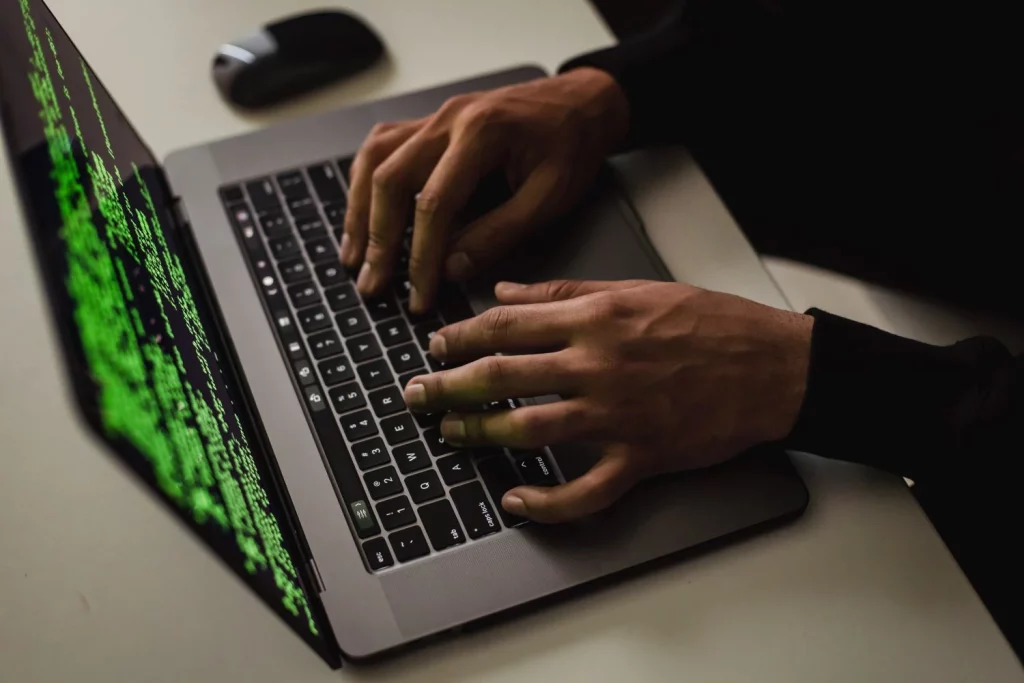 Estos datos personales tuyos están en la Dark web que deberían preocuparte 1 Moncloa Qué datos personales están en la Dark web