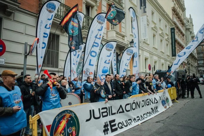 Concentración de Policía Nacional y Guardia Civil por la equiparación salarial.