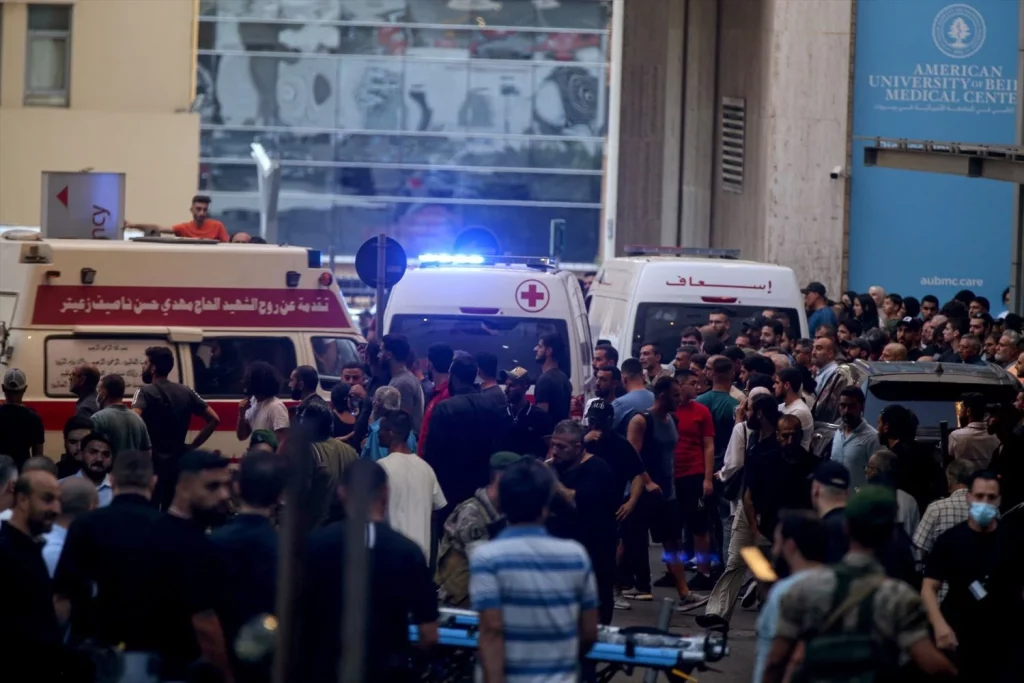 Israel habría fabricado y vendido los «buscas» a Hezbolá desde una empresa tapadera en Hungría 1 Moncloa EuropaPress 6217808 17 september 2024 lebanon beirut ambulances carrying wounded people arrive Moncloa