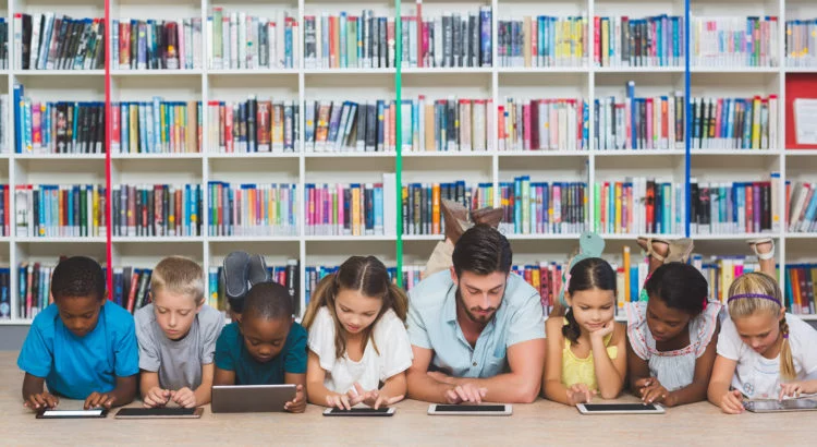 Google introduce una IA que identifica dificultades lectoras en niños y los ayuda a mejorar la lectura 2 Moncloa Otras herramientas que Google ofrece para mejorar la educación
