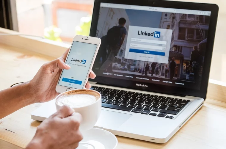 Estafa en LinkedIn: cuidado, te pueden robar todos tus datos personales mientras buscas trabajo 1 Moncloa Cómo estafan con correos falsos de LinkedIn