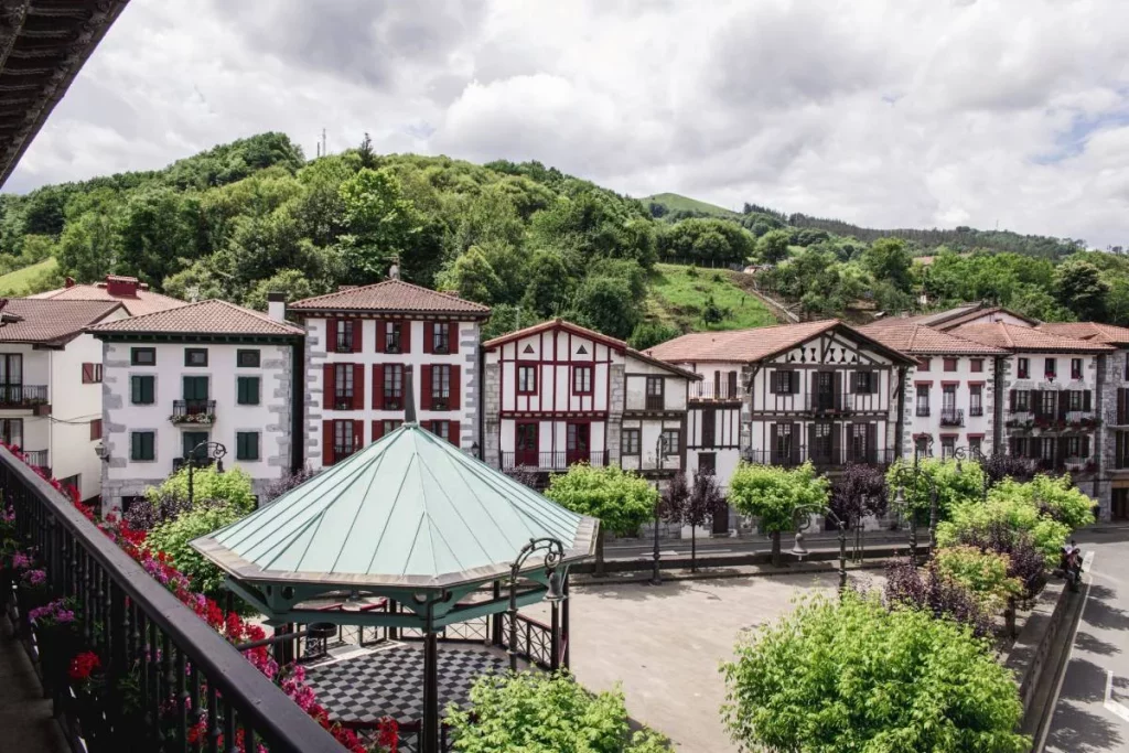 La "Venecia Navarra": un encantador pueblo con canales y un paisaje irrepetible 1 Moncloa Un viaje al interior de la Venecia española