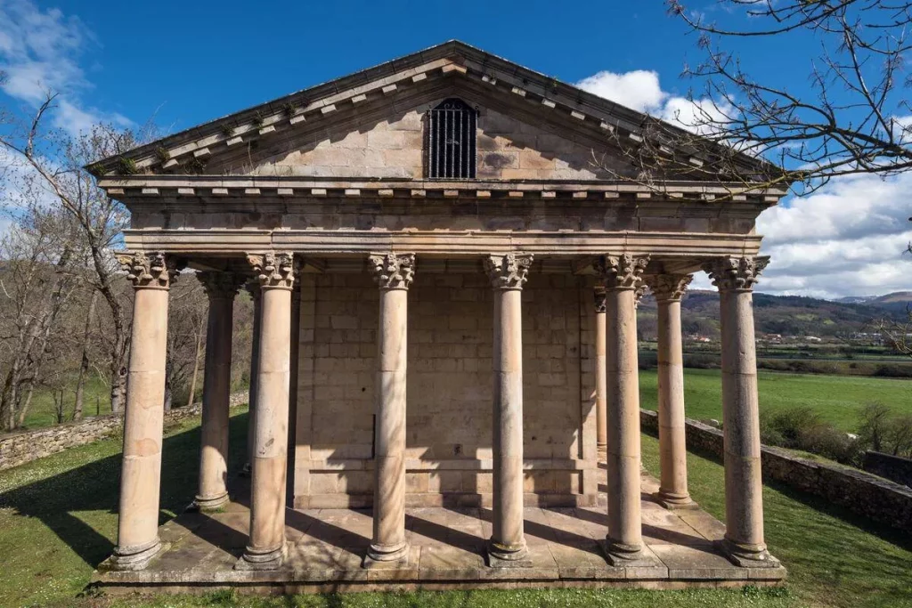 Un 'Partenón' en España: conoce este increíble tesoro inspirado en el templo griego 2 Moncloa Las memorias de la Guerra Civil y el oscuro pasado del Partenón de España