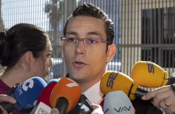 Pardo Geijo atendiendo a los medios.
