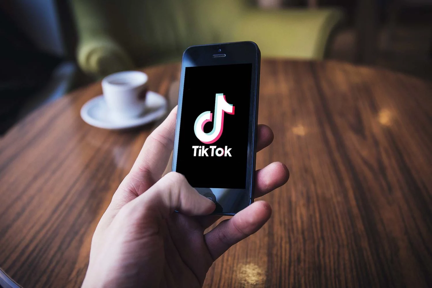 El truco de TikTok que promete dinero sin límites y ha dejado a millones en quiebra