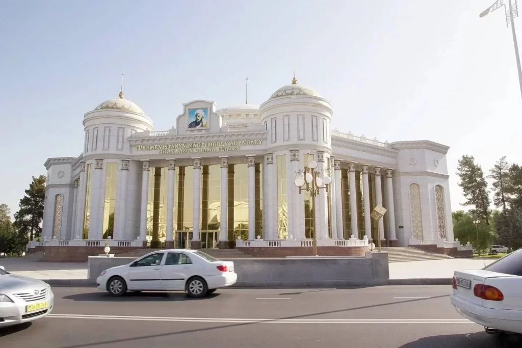 El país más misterioso del mundo donde los coches solo tienen un color permitido 1 Moncloa Las leyes más excéntricas del país Turkmenistán