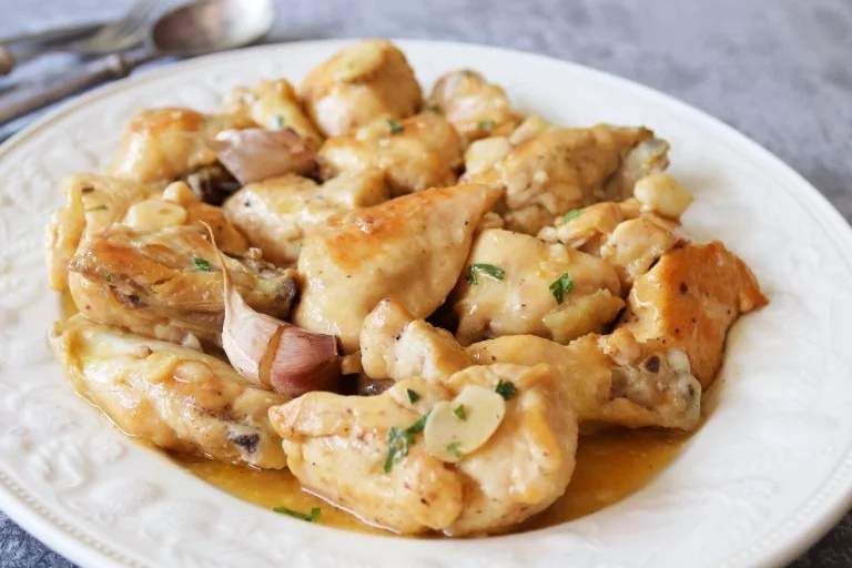 La receta perfecta de pollo al ajillo: sabor y tradición en cada bocado