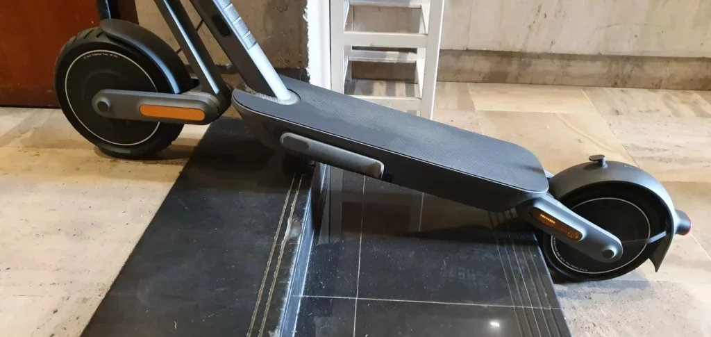Xiaomi lanza un bombazo: su patinete eléctrico todoterreno de gama alta baja 350 euros 1 Moncloa Scooter robusta, resistente y muy potente