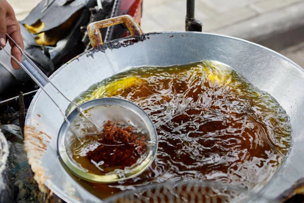 Si pides esto en un restaurante, la OMS confirma que no llegas a los 65 años 2 Moncloa El peligro de los aceites reutilizados