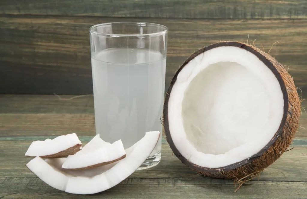 La bebida de Lidl que podría ser un riesgo para tu salud si no la consumes bien 2 Moncloa Cuáles son las recomendaciones que debes seguir para tomar el agua de coco de Lidl