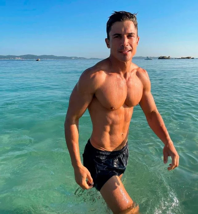 Álex González y su alimento ideal para abdominales definidos en tiempo récord 2 Moncloa ¿Cómo estructurar una buena alimentación como Álex González?
