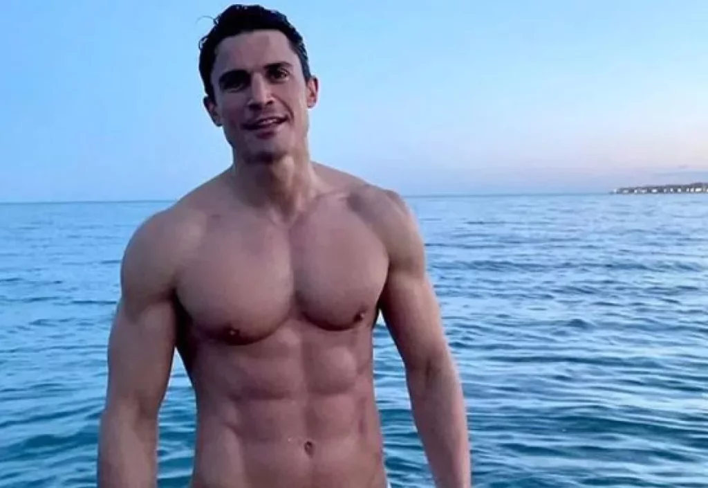 Álex González y su alimento ideal para abdominales definidos en tiempo récord 1 Moncloa Este es el secreto de Álex González para tener un abdomen envidiable