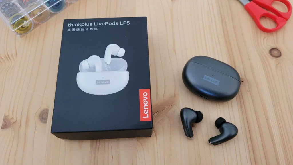Los auriculares que sustituyen a los AirPods: 20 horas de batería y una cancelación de ruido insuperable 2 Moncloa Una batería increíble y controles táctiles