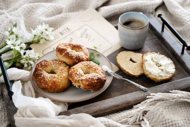 Bagels caseros con Thermomix: la combinación perfecta de frutos secos, arándanos y mantequilla de almendras