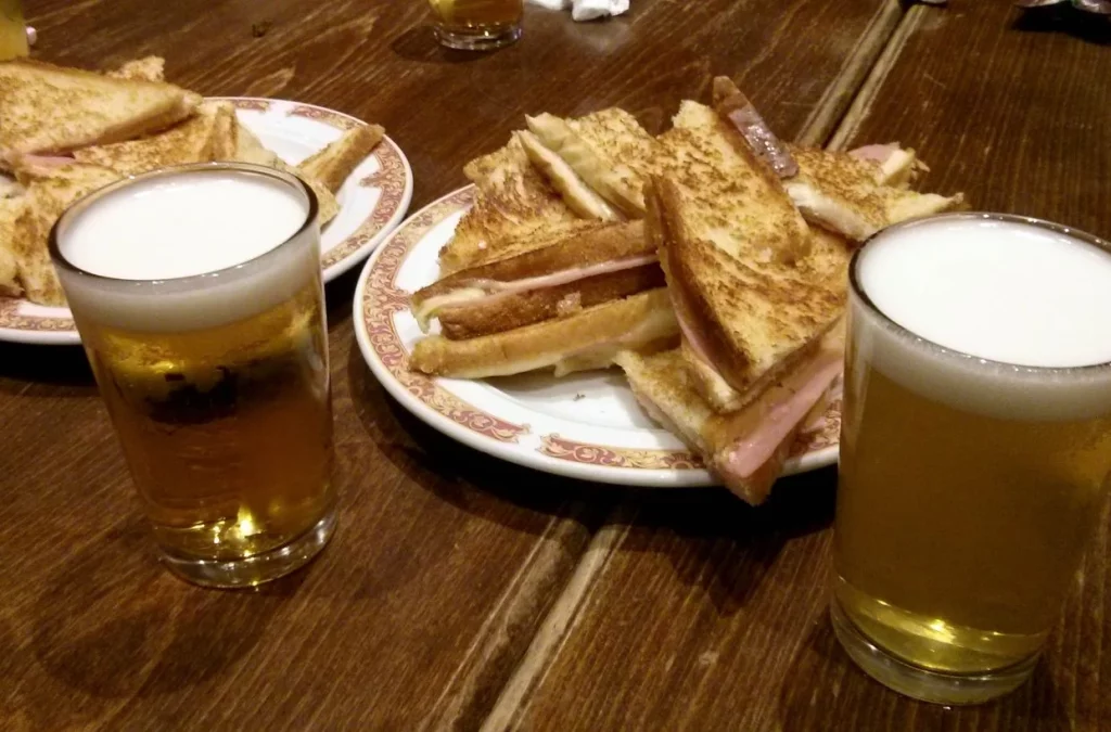 El bar madrileño donde las cañas cuestan menos de 3 euros y las tapas son gigantes 2 Moncloa La expansión de un éxito