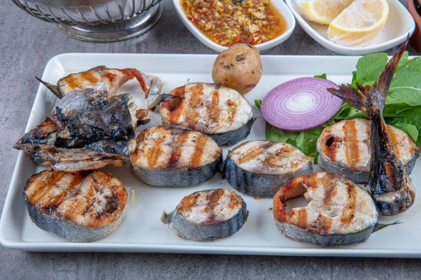 Descubre el pescado español con más proteínas que el salmón y a un precio imbatible 2 Moncloa Versatilidad y sabor en la cocina