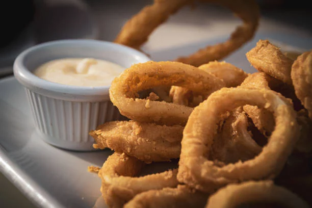 El paso a paso para conseguir calamares a la andaluza crujientes y tiernos en casa 1 Moncloa Preparación de los calamares a la andaluza: ingredientes y técnica