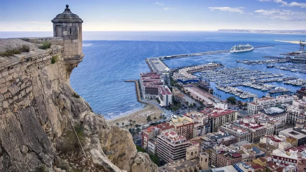 Según la OCU, esta ciudad canaria es de las peores para vivir, y el motivo es inesperado 6 Moncloa Alicante y Sevilla, otras de las preferidas de la OCU