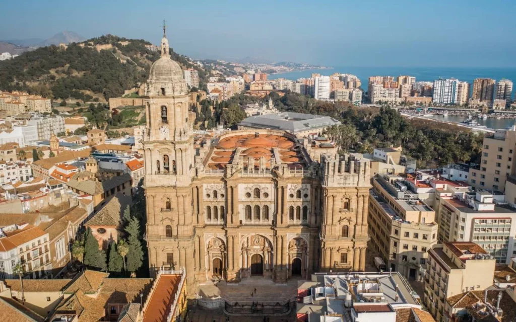 Según la OCU, esta ciudad canaria es de las peores para vivir, y el motivo es inesperado 5 Moncloa Seguridad, otro factor importante valorado por la OCU