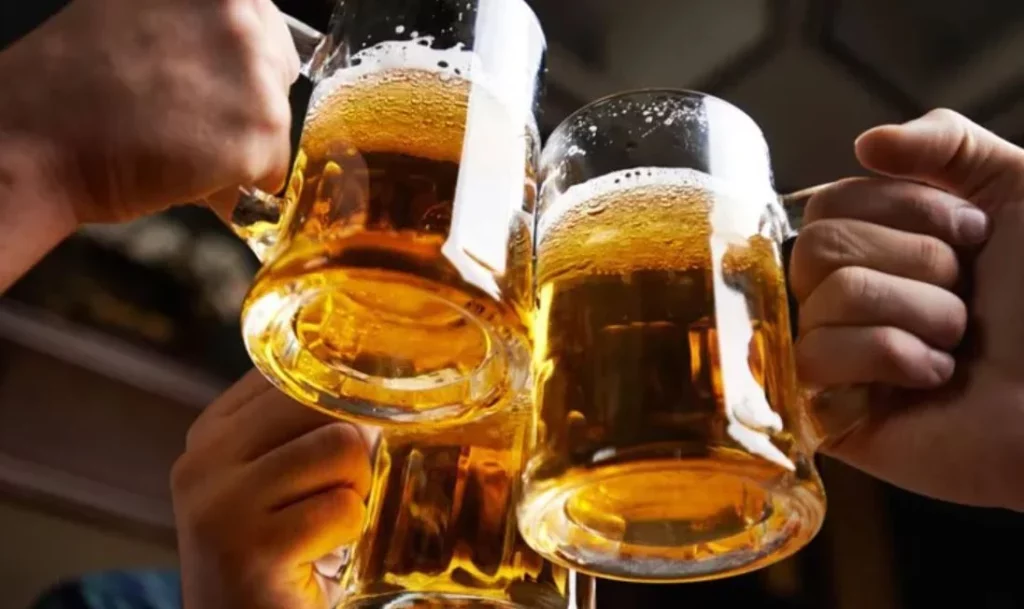 Beber cerveza cada fin de semana podría llevar a este problema de salud poco conocido 1 Moncloa Estas son las consecuencias de beber cerveza constantemente