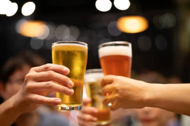 Estos 3 tipos de personas deberían dejar la cerveza de forma urgente