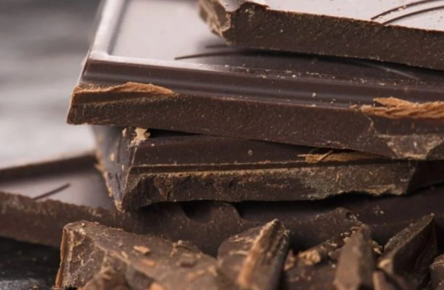 Estos 3 alimentos contienen cafeína y están perjudicando tu descanso sin que lo sepas 2 Moncloa Helados, pasteles y dulces: alimentos repletos de cafeína