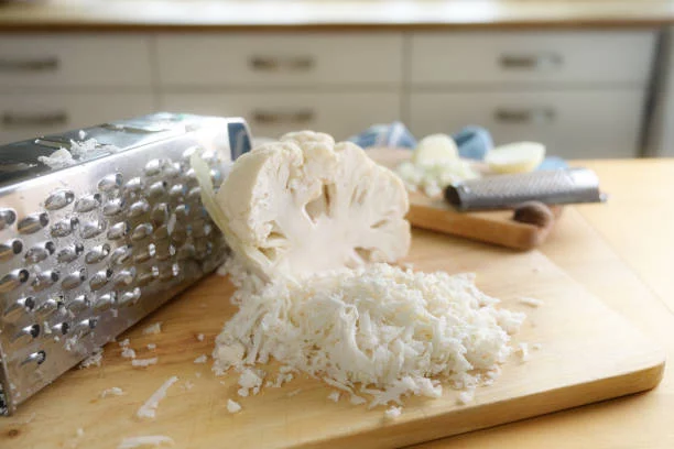Una delicia ligera: cuscús de coliflor con berenjena asada que no te puedes perder 2 Moncloa Una explosión de sabores mediterráneos