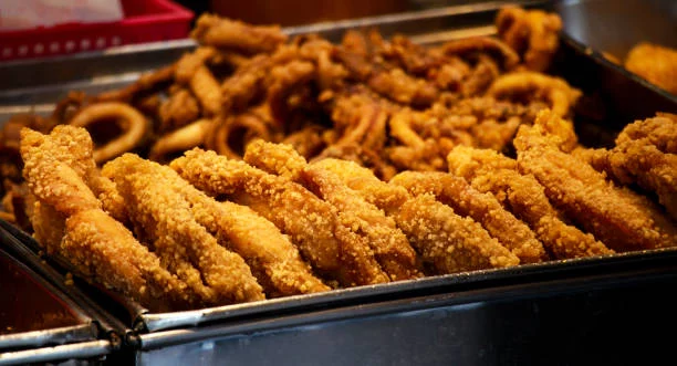 Si pides esto en un restaurante, la OMS confirma que no llegas a los 65 años 6 Moncloa El impacto de los fritos en los niños