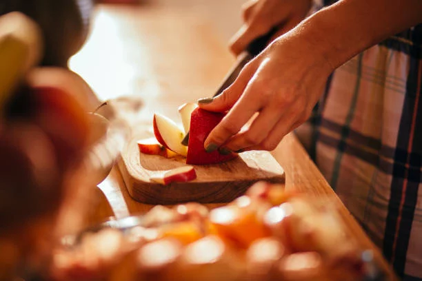 ¡Un must en la cocina! Gadget de Amazon para cortar manzanas sin ensuciarte 2 Moncloa Una inversión pequeña para grandes resultados