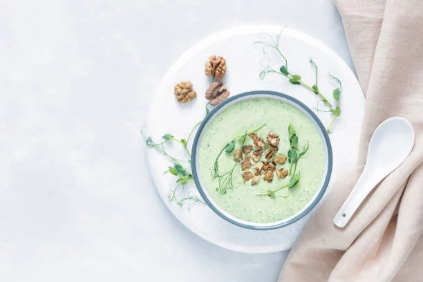 Tu crema fría de albahaca y piñones lista en 5 minutos con la Thermomix