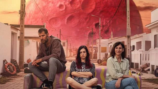 La serie española de 6 episodios que arrasa en Prime Video en 2024 1 Moncloa Los usuarios de Prime Video no pueden parar de reír con el apocalipsis más divertido