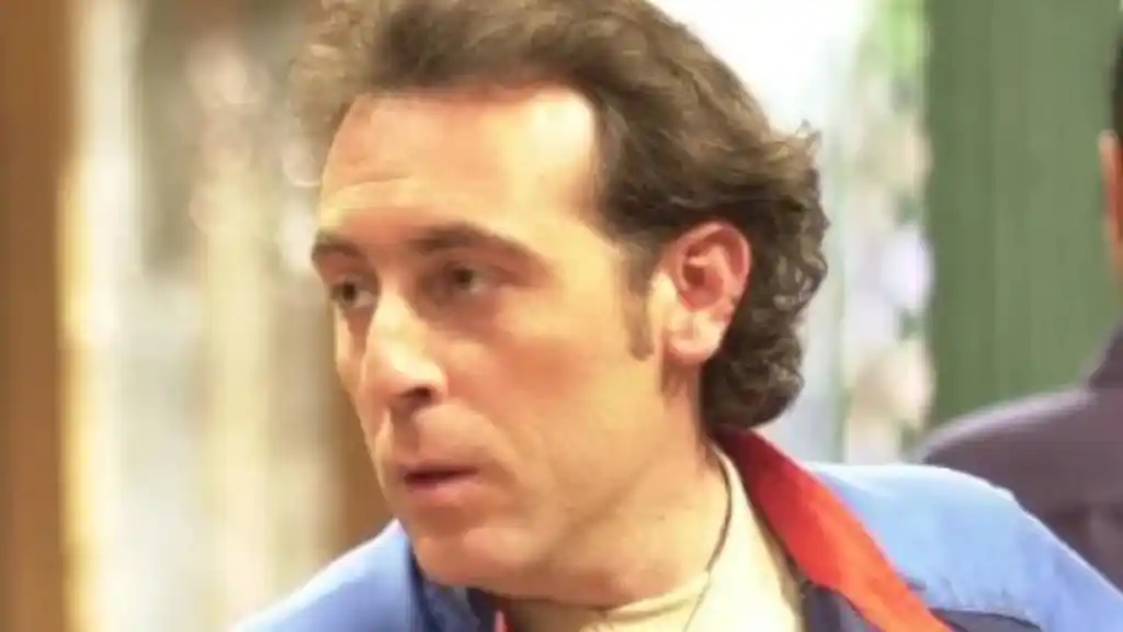 ¿Qué pasó con Antonio Molero? El actor de “Los Serrano” que el Internet no deja en paz 1 Moncloa El pasado de Antonio Molero por la televisión española