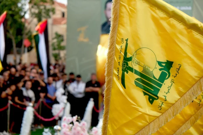 Una bandera de Hezbolá.